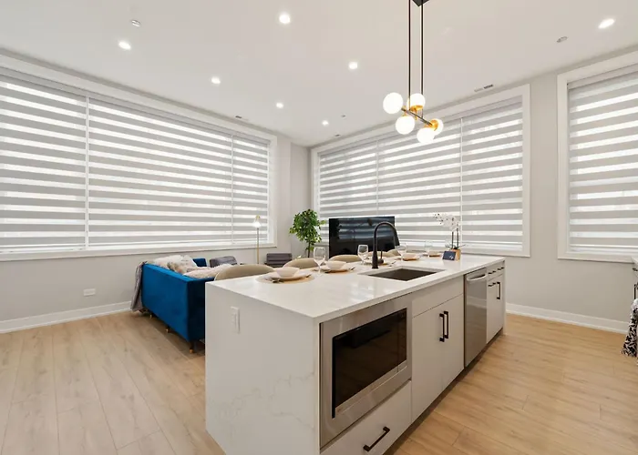Apartment Modern 2-bd 2-ba Retreat Near Medical District Chicago