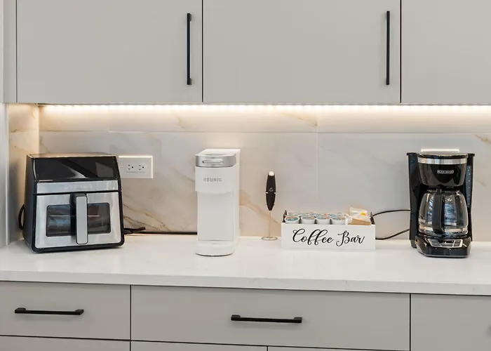 Modern 2-bd 2-ba Retreat Near Medical District Chicago