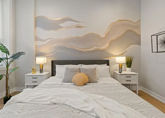Modern 2-bd 2-ba Retreat Near Medical District Apartment