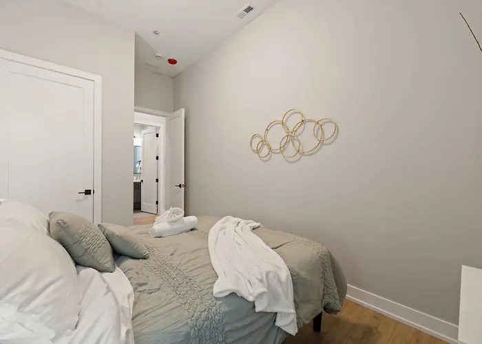 Modern 2-bd 2-ba Retreat Near Medical District *