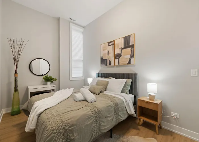 Modern 2-bd 2-ba Retreat Near Medical District *