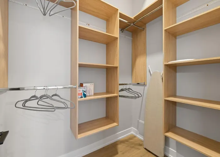 Apartment Modern 2-bd 2-ba Retreat Near Medical District