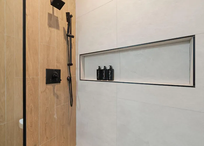 Modern 2-bd 2-ba Retreat Near Medical District * Chicago